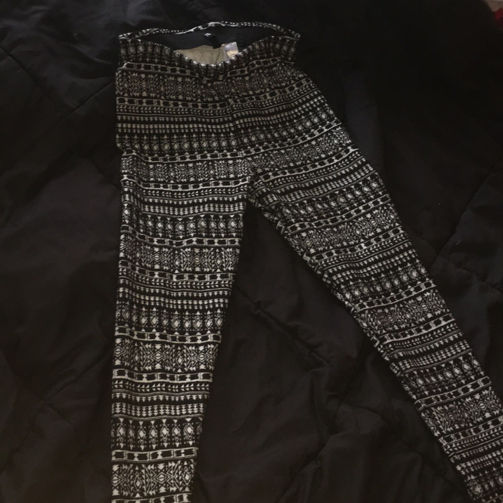 TRIBAL LEGGINGS BLACK& WHITE